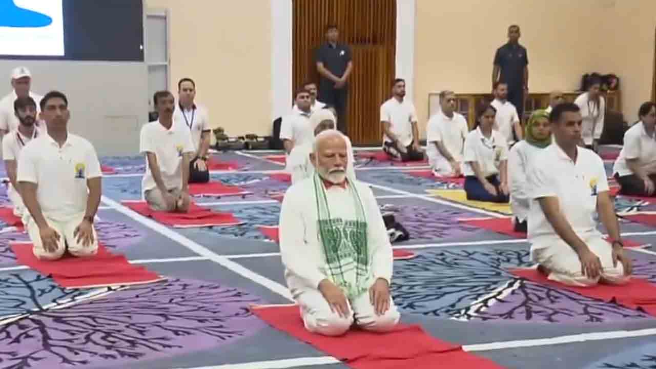 PM Modi | యోగా సాధనతో సకారాత్మక ఆలోచనలు‌: ప్రధాని మోదీ