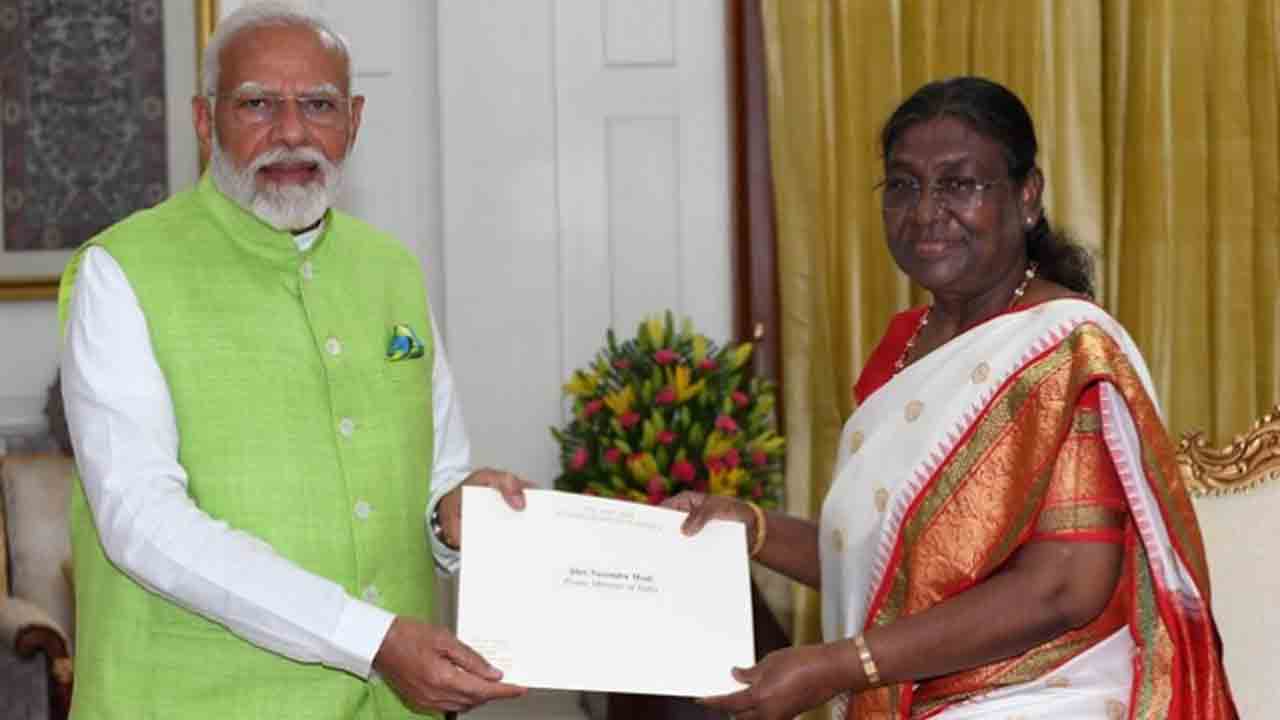 Modi resigns as PM | ప్రధాని పదవికి మోదీ రాజీనామా.. జూన్‌ 8న మూడోసారి పీఎంగా ప్రమాణం!