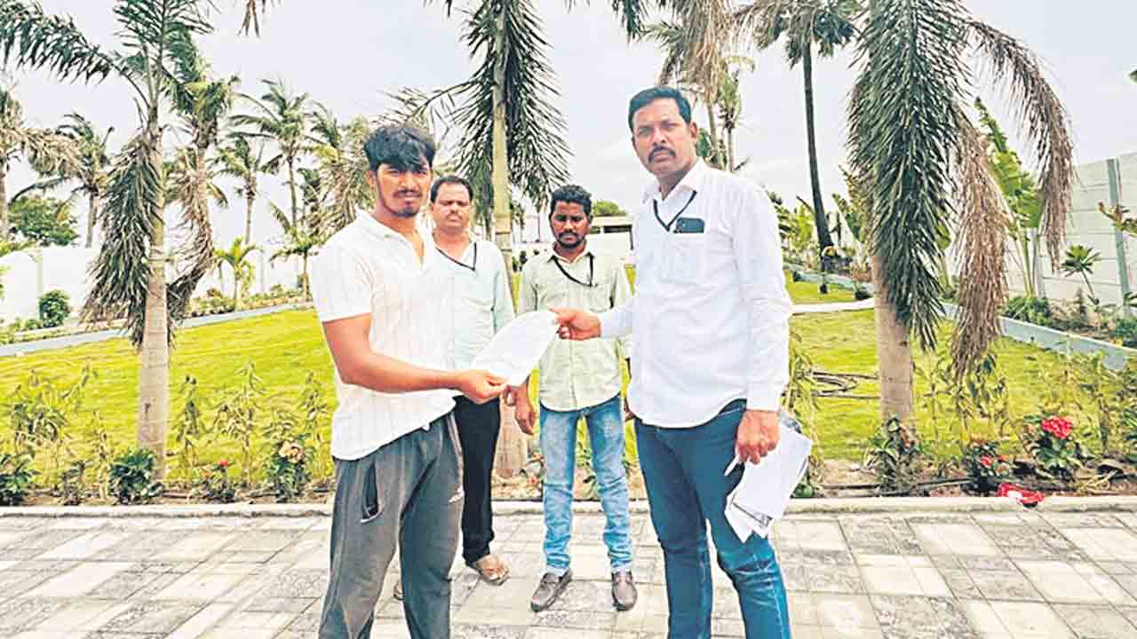 అక్రమ నిర్మాణాలు,రిసార్టులకు నోటీసులు