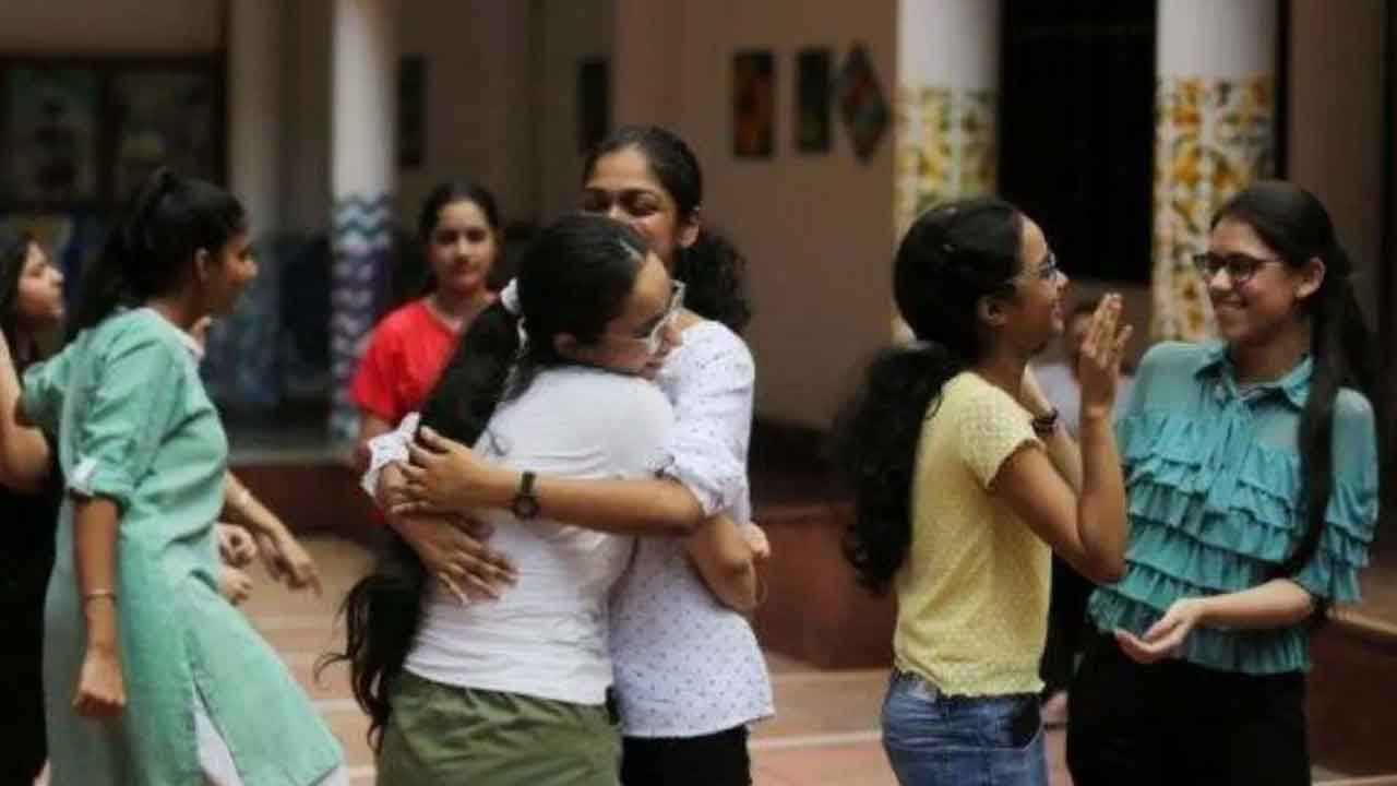 నీట్‌ ఫలితాల్లో అల్ఫోర్స్‌ విద్యార్థుల ప్రతిభ