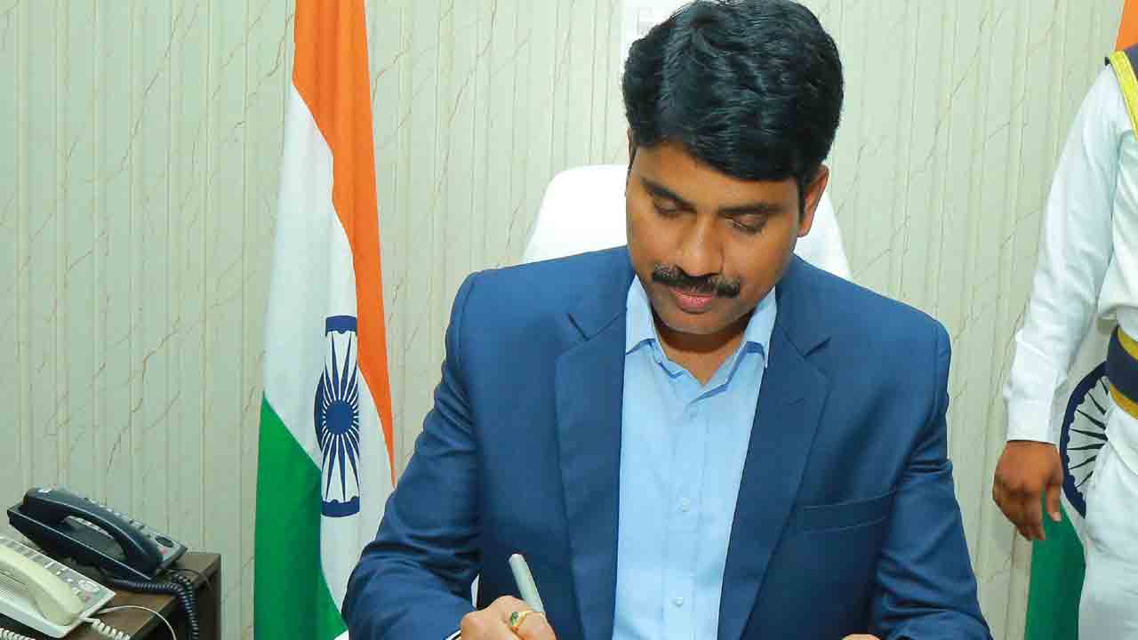 నల్లగొండ కలెక్టర్గా నారాయణరెడ్డి బాధ్యతల స్వీకరణ