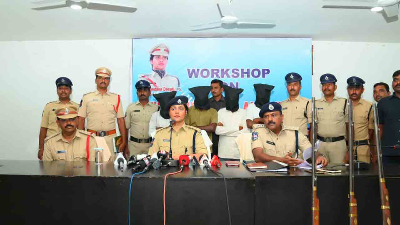 సూడో నక్సలైట్‌ ముఠా అరెస్ట్‌