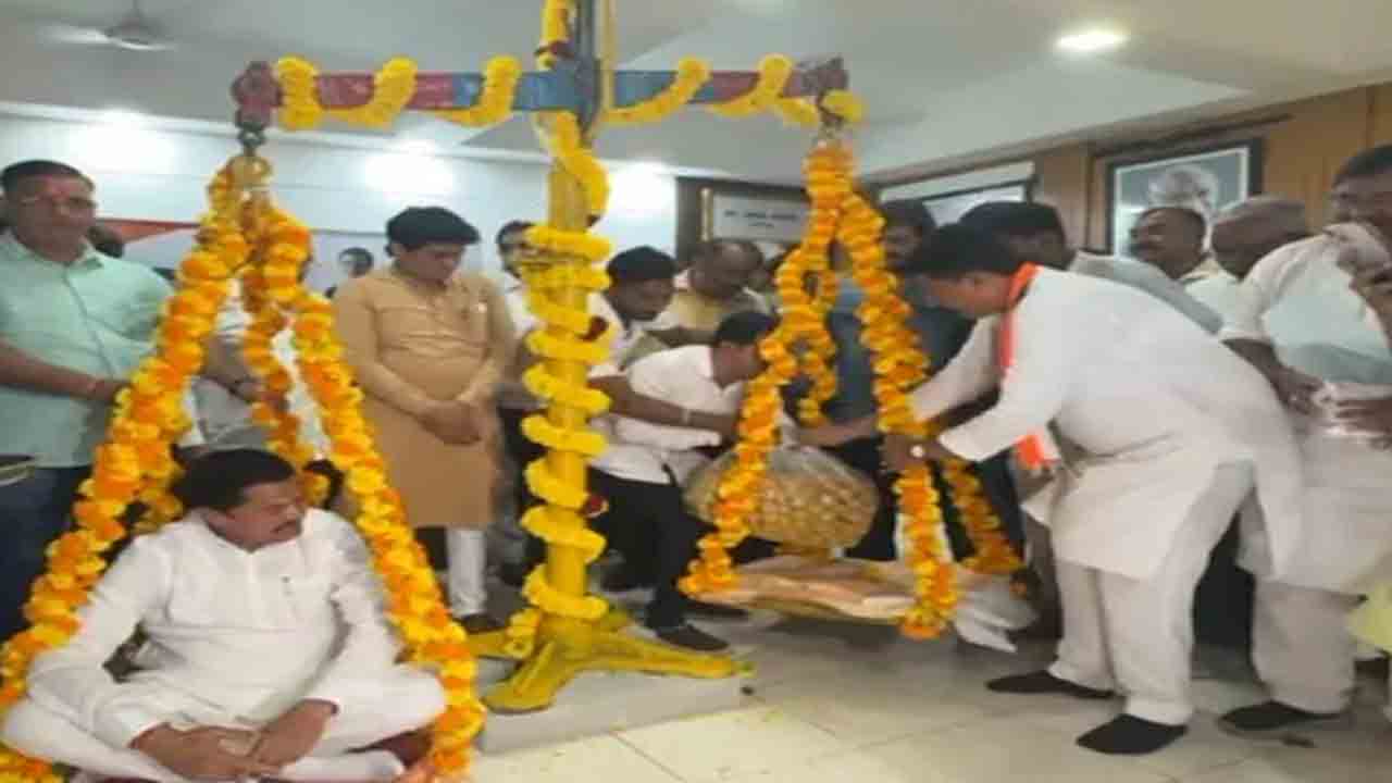 Nana Patole | మహారాష్ట్ర కాంగ్రెస్‌లో విజయోత్సవం.. 96 కేజీల లడ్డూలతో నానా పటోలేకు తులాభారం