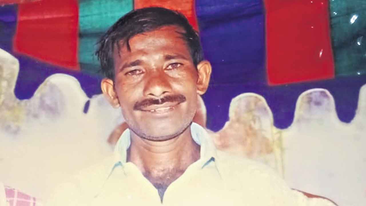 అప్పుల బాధతో రైతు ఆత్మహత్య