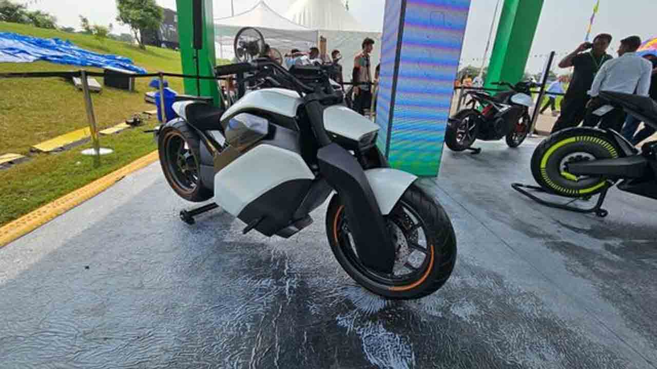 Ola Electric Bike | మోటార్ బైక్స్‌లో ఓలా ఎలక్ట్రిక్ ఎంట్రీ.. వచ్చే ఏడాదే రోడ్‌స్టర్ లాంచింగ్..!