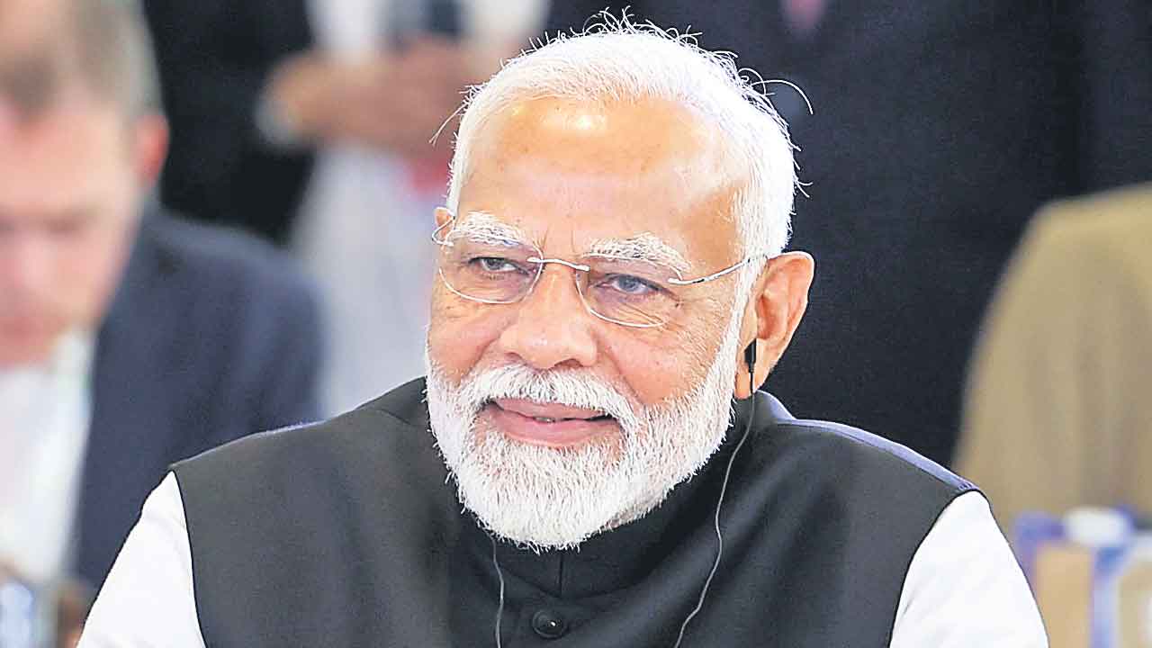 టెక్నాలజీలో గుత్తాధిపత్యానికి స్వస్తి పలకాలి