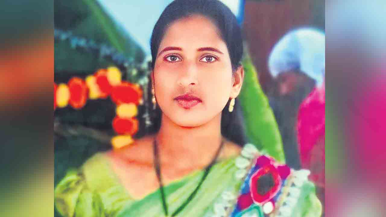 గ్రూప్‌-1 పరీక్ష రాసి వస్తూ.. మృత్యు ఒడిలోకి..