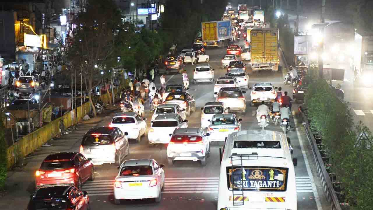 నేటి నుంచి పెరిగిన టోల్‌ చార్జీలు అమలు