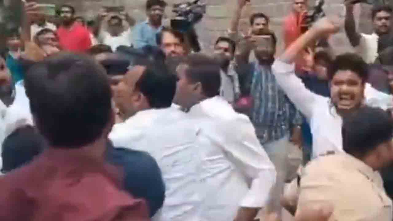 BRS | మాజీ స్పీకర్‌ పోచారం ఇంటి వద్ద ఉద్రిక్తత.. బీఆర్‌ఎస్‌ నాయకులపై కాంగ్రెస్‌ నేతల దాడి