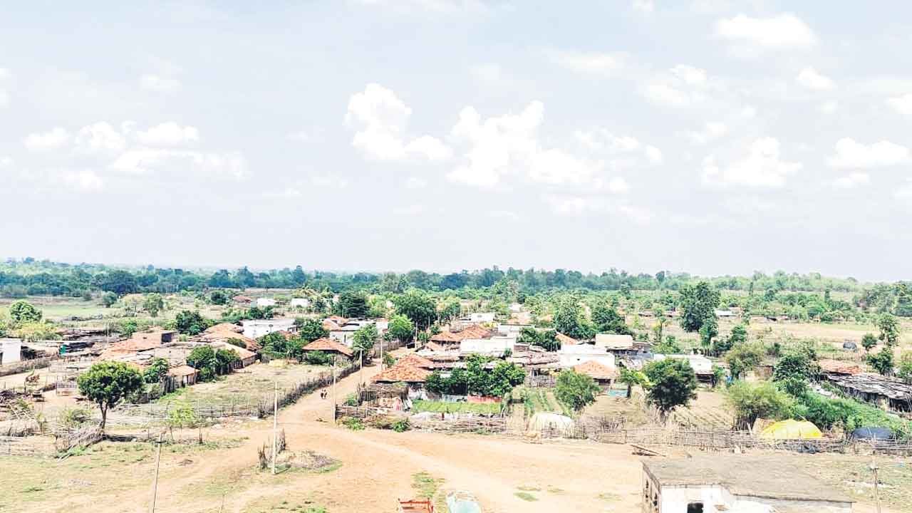 దశాబ్దాలుగా సాగు చేస్తున్నా అభద్రతే..