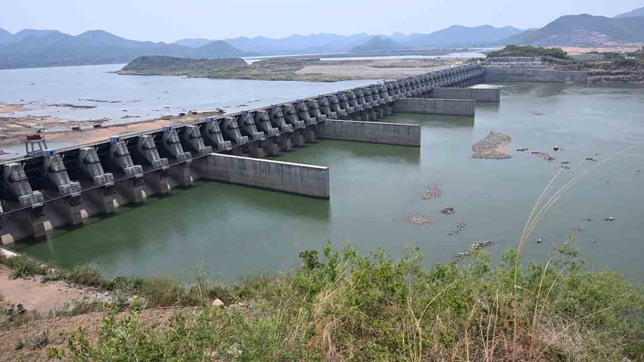 Polavaram project | పోలవరం ప్రాజెక్టును పరిశీలించిన అమెరికా, కెనడా జలవనరుల నిపుణులు