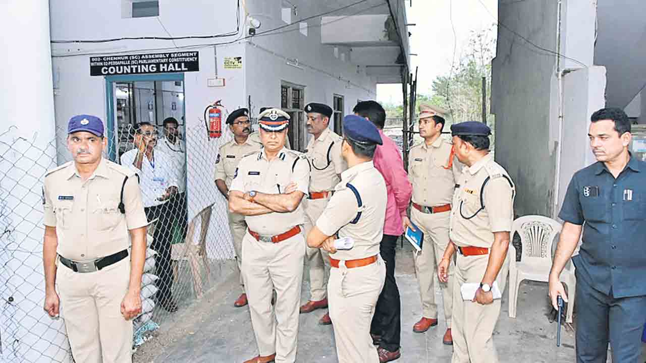 కౌంటింగ్‌ కేంద్రం వద్ద మూడంచెల భద్రత