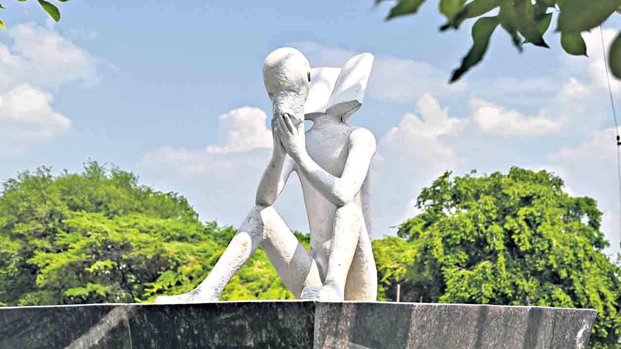 ఫొటోలు కొట్టు.. చలాన్లు పెంచు