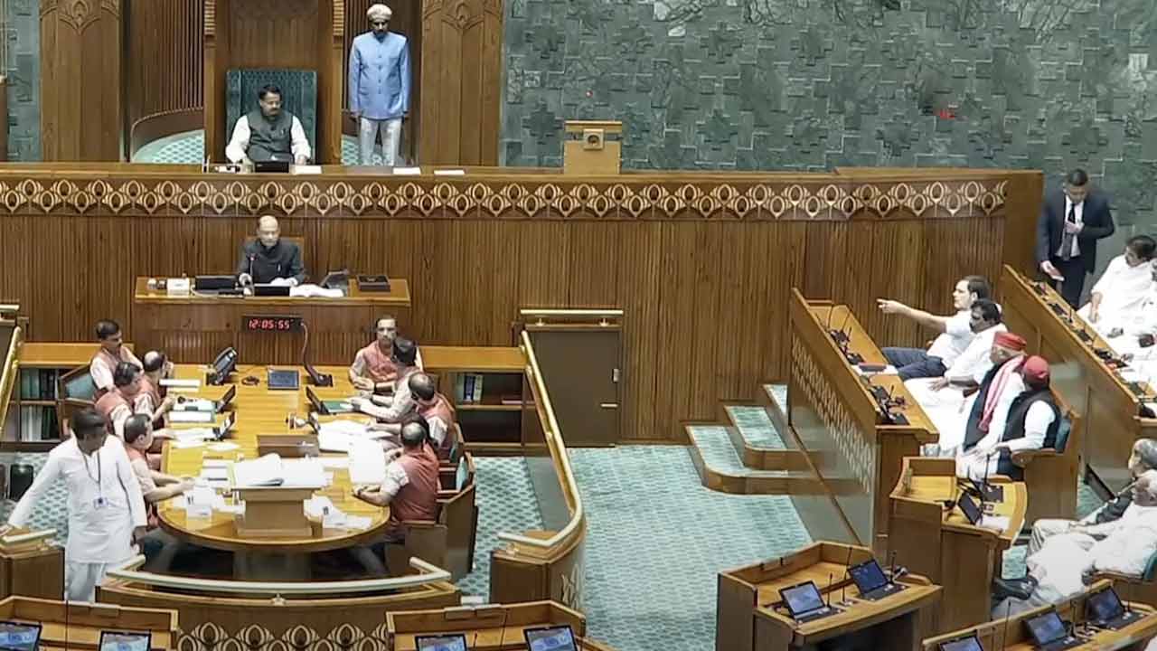 Rahul Gandhi | ‘ఫొటోలు ఎందుకు తీస్తున్నావ్‌..?’.. లోక్‌సభలో ఓ వ్యక్తిపై రాహుల్‌గాంధీ ఫైర్‌