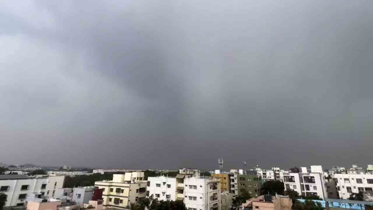 Rain | హైదరాబాద్లో పలుచోట్ల కురుస్తున్న వాన..