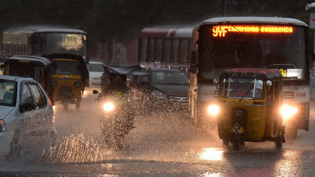 Hyd Rains | హైదరాబాద్‌లో పలు ప్రాంతాల్లో వర్షం.. వాహనదారులకు పాట్లు..