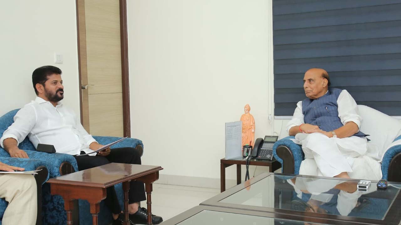 Rajnath Singh | ఆ భూములను బదలాయించండి.. రక్షణమంత్రిని కోరిన సీఎం రేవంత్‌