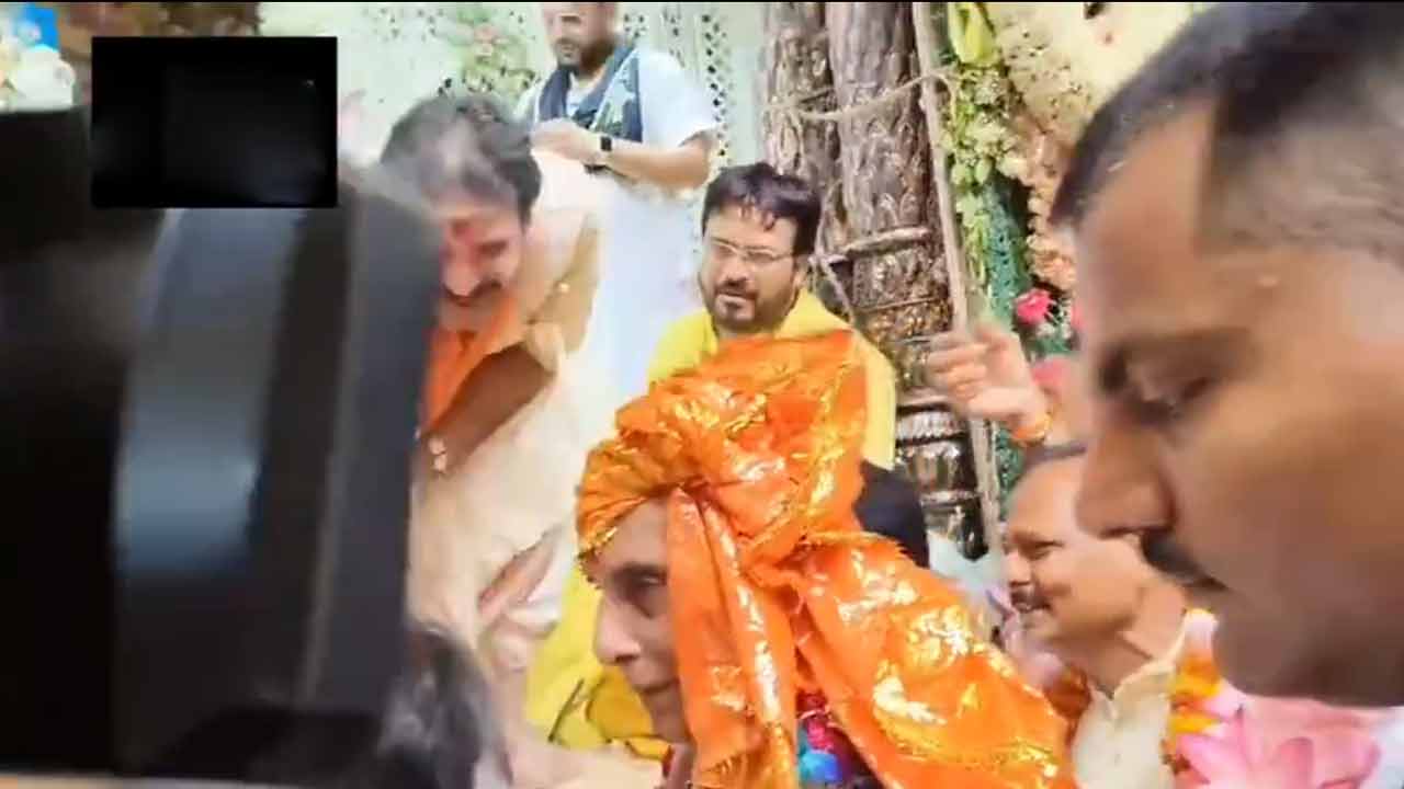 Rajnath Singh | బాంకే బిహారీ ఆలయంలో రక్షణమంత్రి రాజ్‌నాథ్‌ ప్రత్యేక పూజలు.. Video