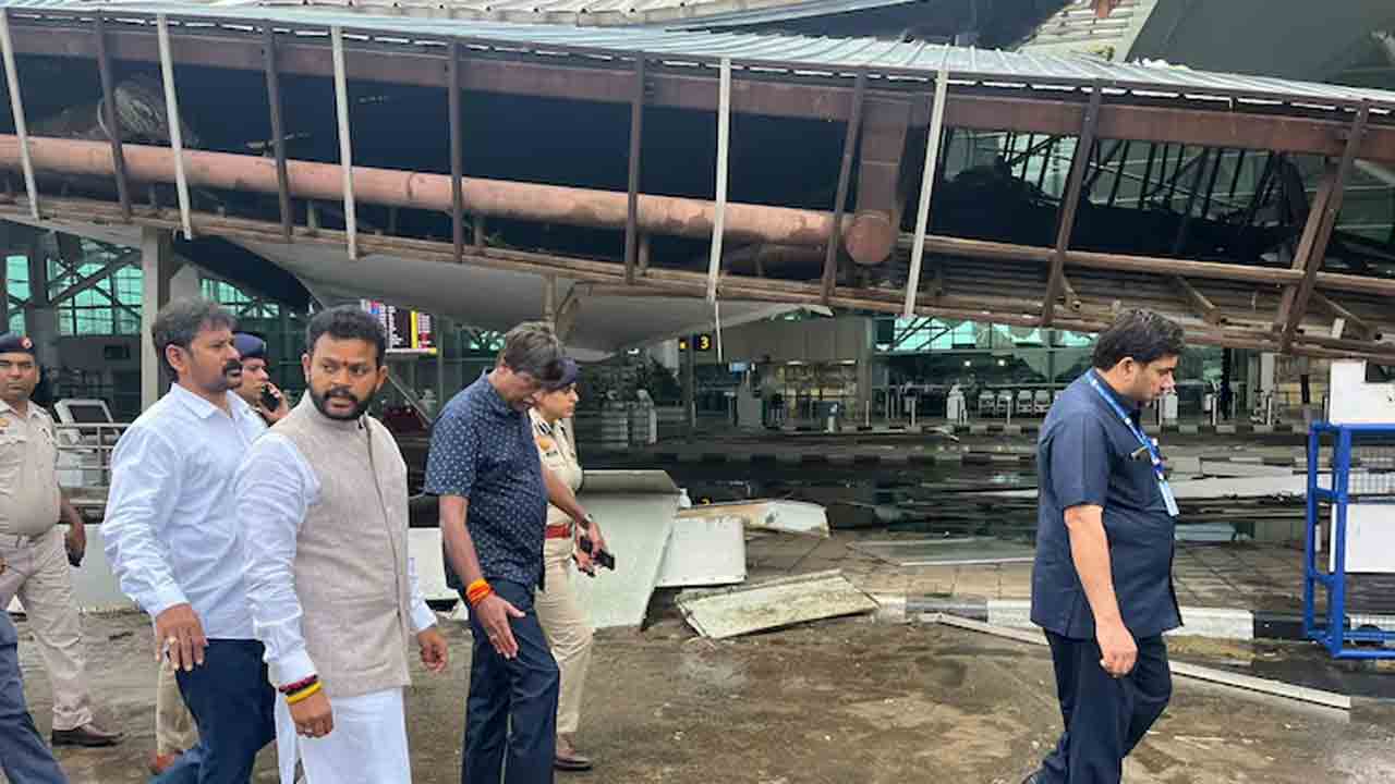 Delhi airport | టెర్మినల్ 1ను పరిశీలించిన కేంద్ర మంత్రి రామ్మెహన్ నాయుడు.. మృతులకు నష్టపరిహారం
