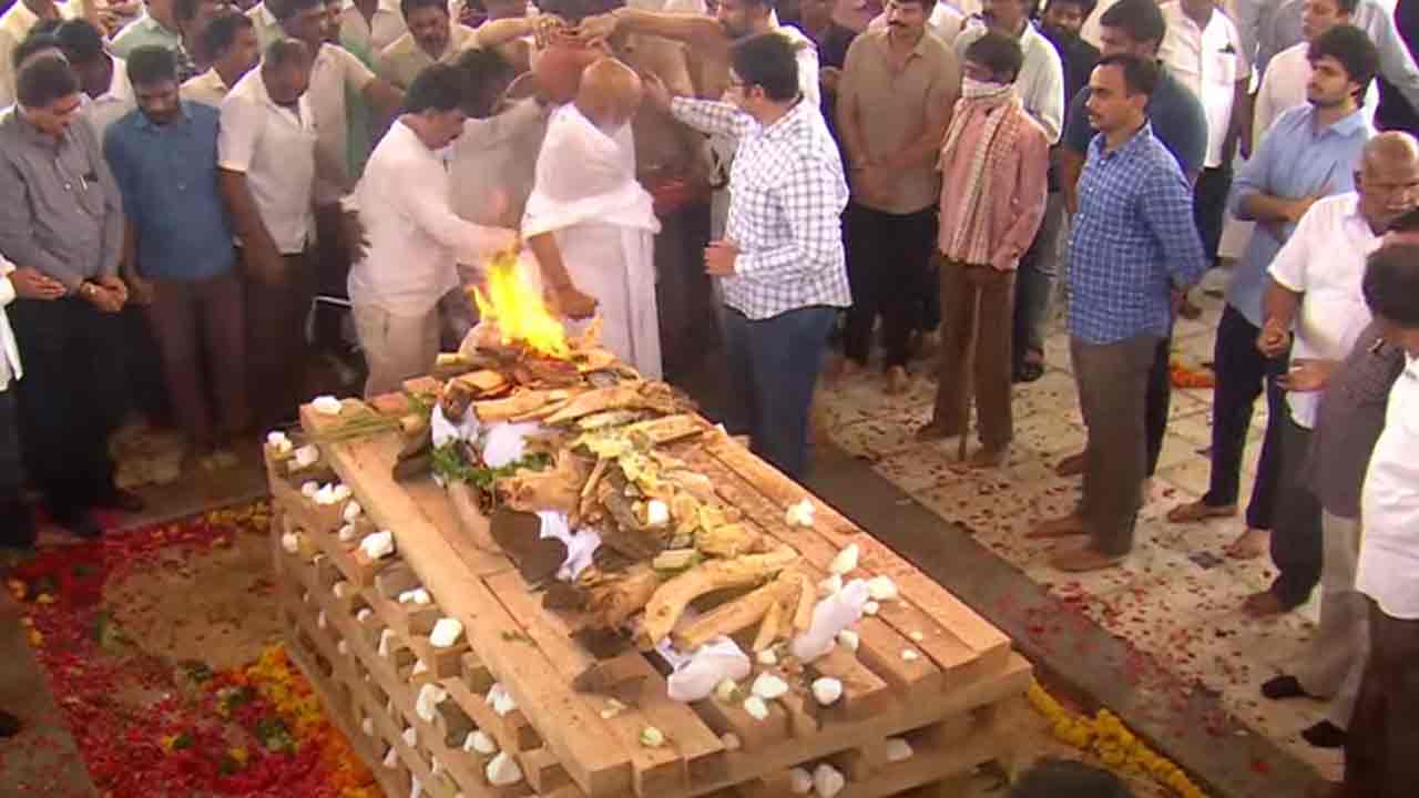 Ramoji Rao | రామోజీ రావుకు కన్నీటి వీడ్కోలు..