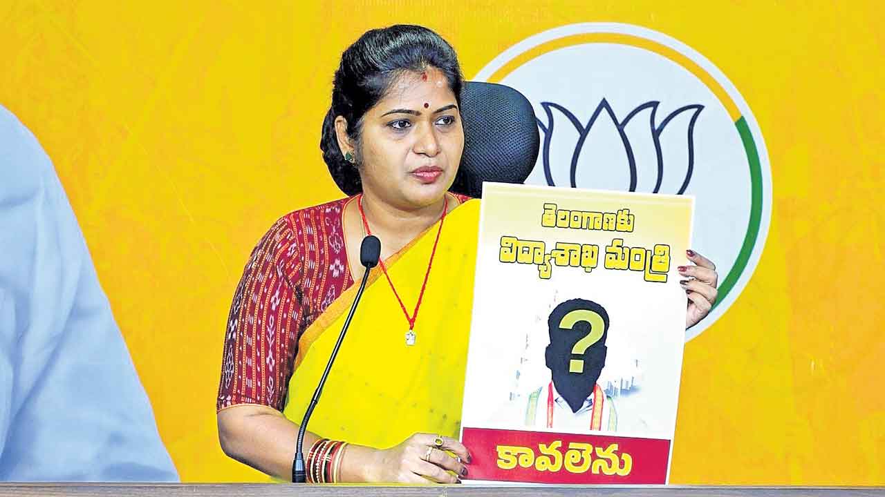 Rani Rudrama | తెలంగాణకు విద్యాశాఖ మంత్రి కావలెను: రాణి రుద్రమ