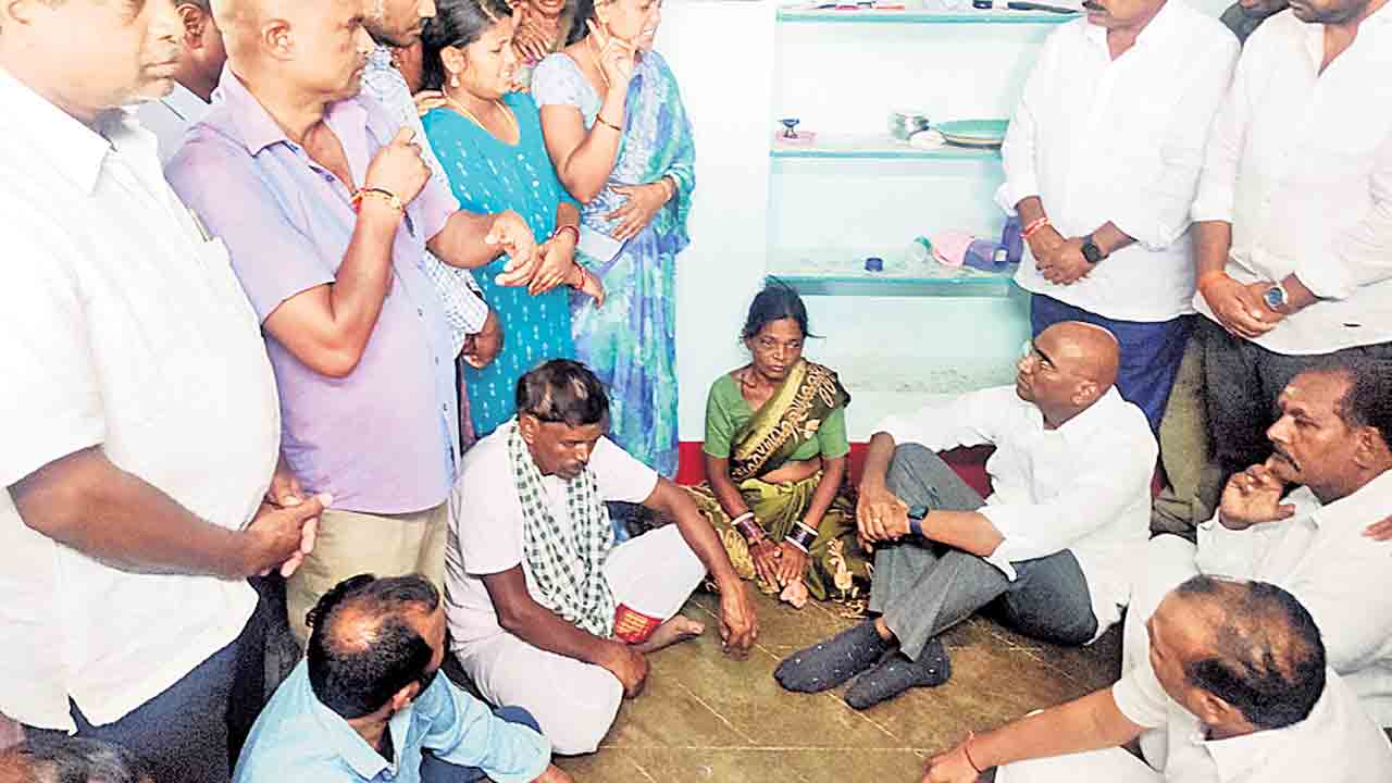 నిందితులను కఠినంగా శిక్షించాలి