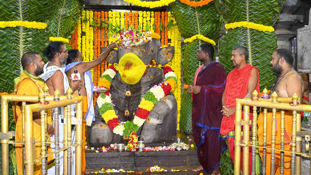 Srisailam | నందీశ్వర స్వామికి త్రయోదశి సందర్భంగా పరోక్ష సేవగా విశేషార్చన..!