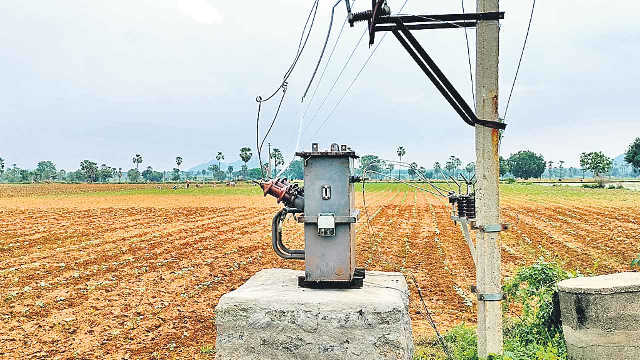 ఎట్టకేలకు కొత్త ట్రాన్స్‌ఫార్మర్‌ బిగింపు