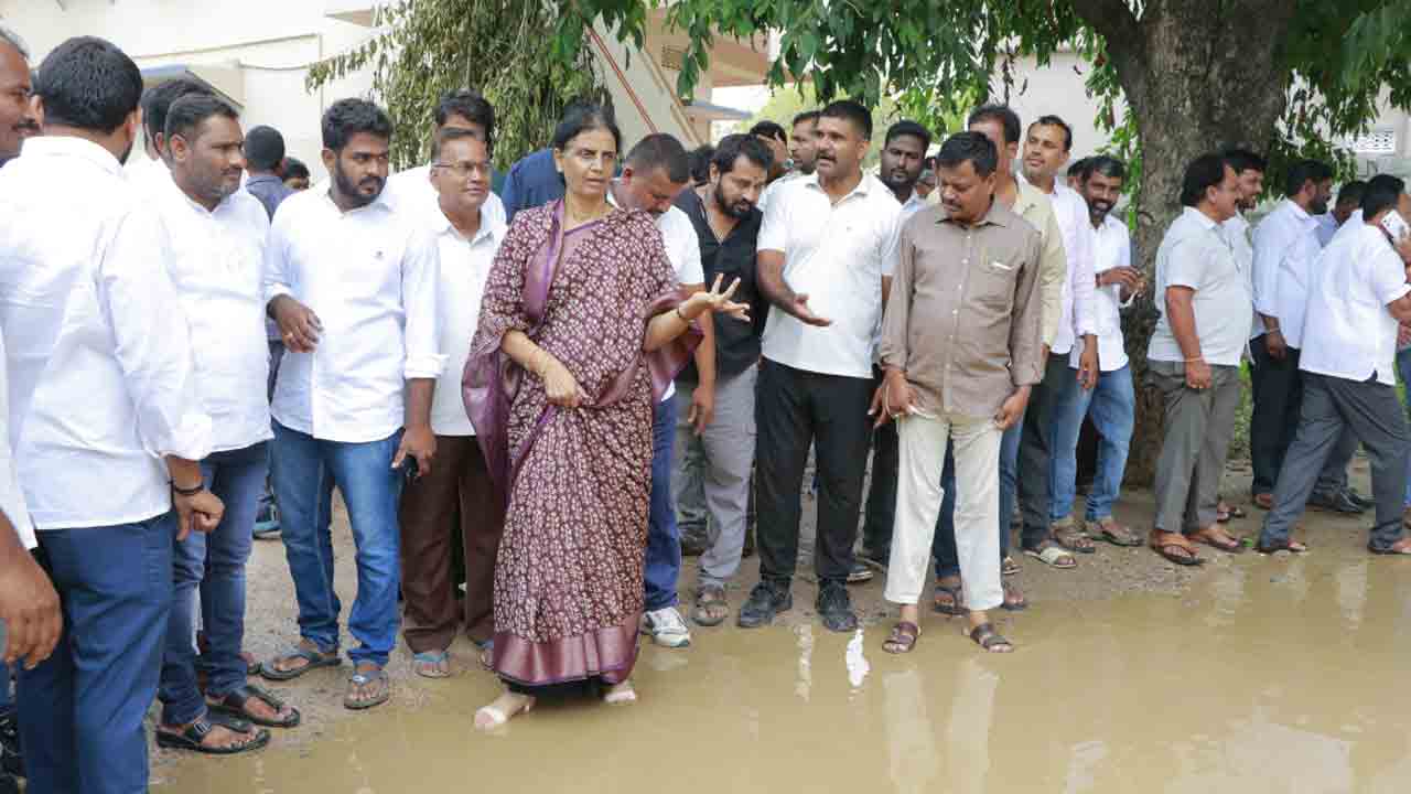 MLA Sabitha Reddy | ముఖ్యమంత్రి రేవంత్‌ రెడ్డి కక్ష సాధింపు చర్యలు మానుకోవాలి : ఎమ్మెల్యే సబితా ఇంద్రారెడ్డి