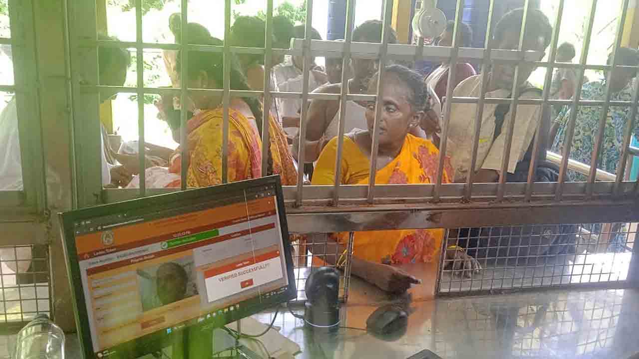 Divya Darsan | శ్రీవారి మెట్టు నడక మార్గంలో స్కాన్ చేసిన టోకెన్లు ఉంటేనే శ్రీవారి దర్శనం