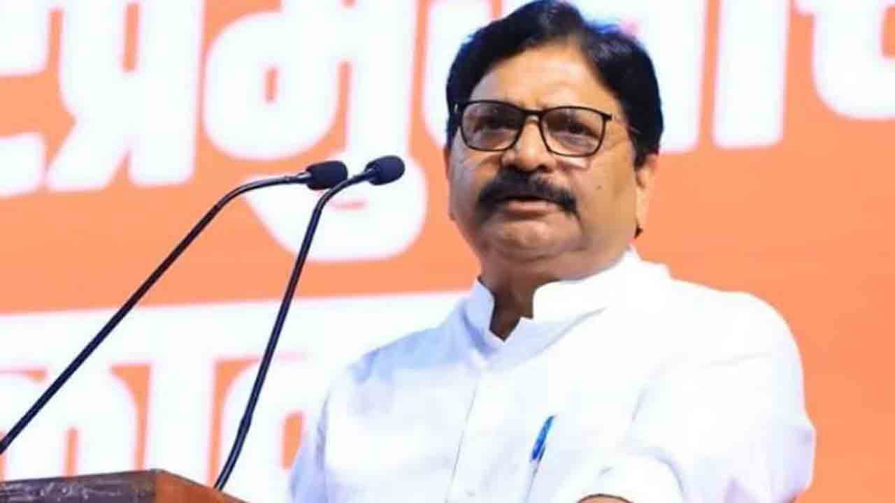 Police Files FIR | కౌంటింగ్‌ సెంటర్‌లోకి మొబైల్‌ ఫోన్‌ తీసుకెళ్లిన వ్యక్తి..  ఎంపీ బంధువుపై కేసు