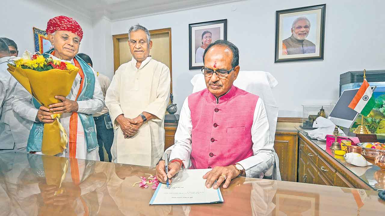 రైతుల హత్యకు శివరాజే బాధ్యుడు!