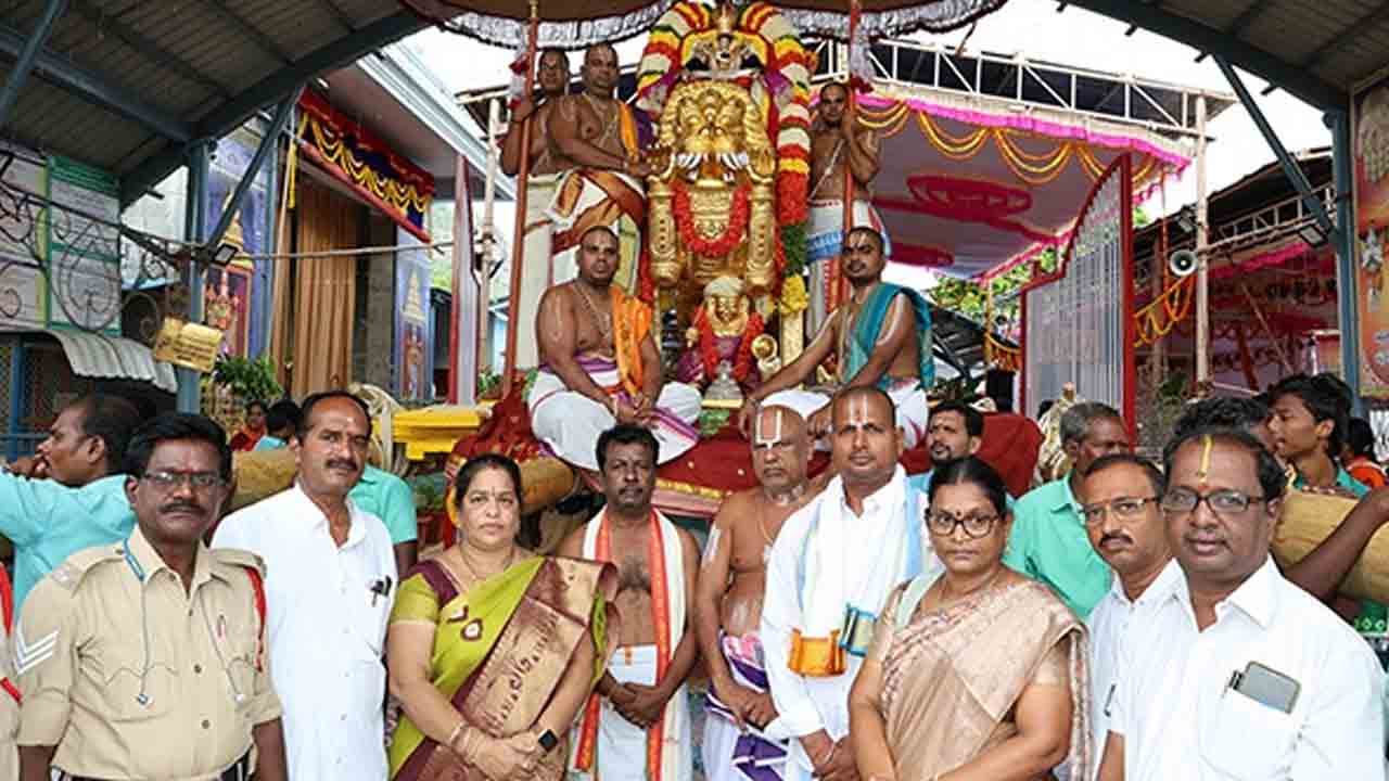 Brahmotsavam  | సింహ వాహనంపై యోగ నరసింహస్వామి దర్శనం