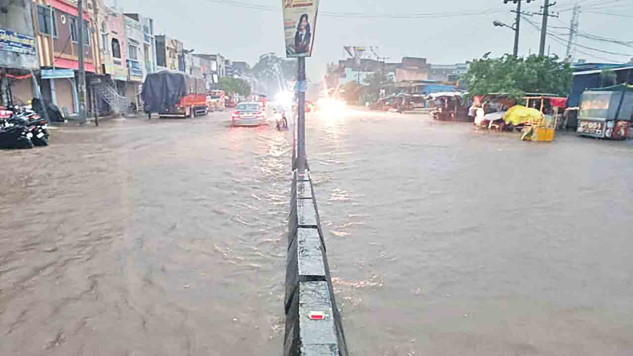 హుస్నాబాద్‌లో దంచికొట్టిన వాన