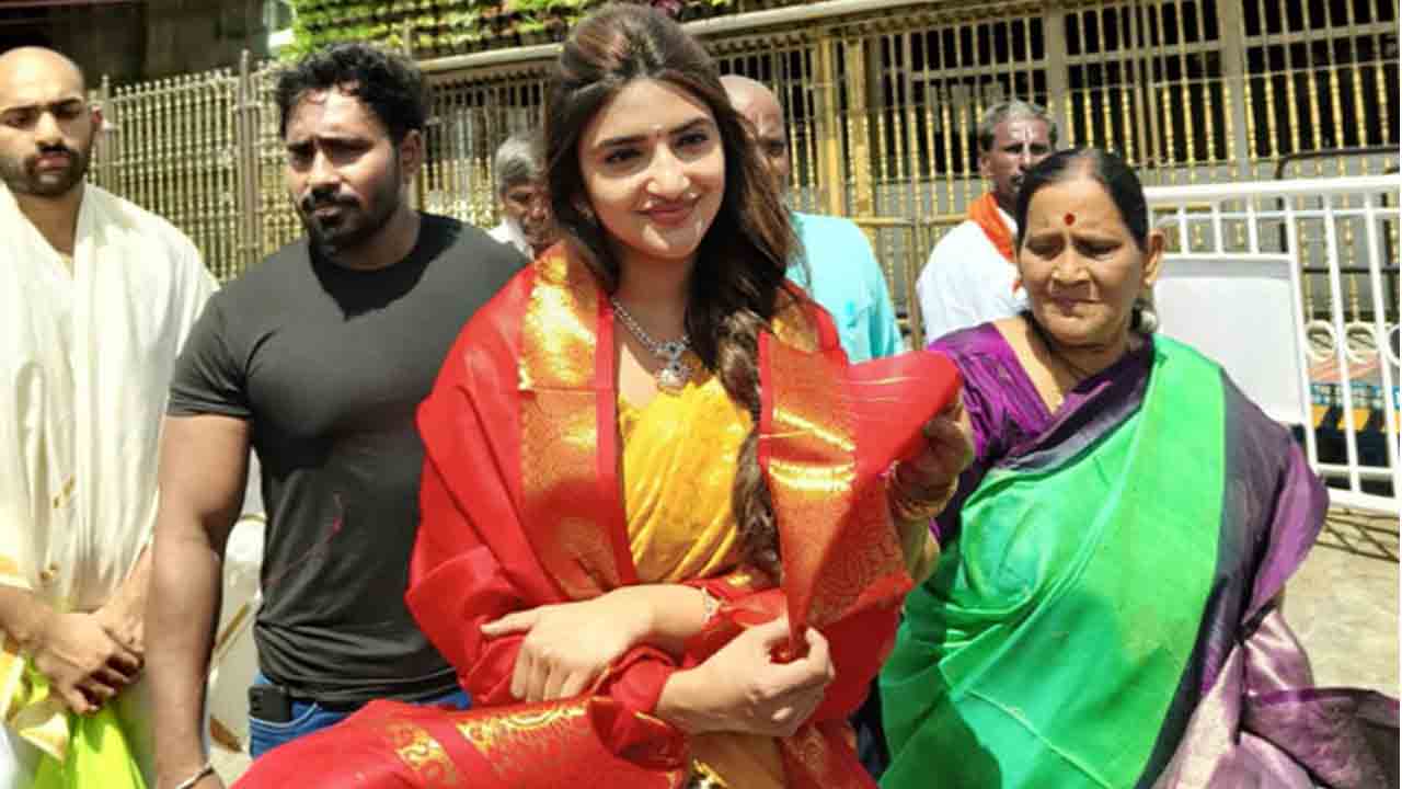 Sreeleela | తిరుమల వెంకన్నను దర్శించుకున్న శ్రీలీల