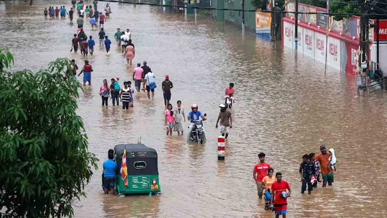 Sri Lanka | భారీ వర్షాలకు అతలాకుతలమవుతున్న ద్వీపదేశం.. 15 మంది మృతి