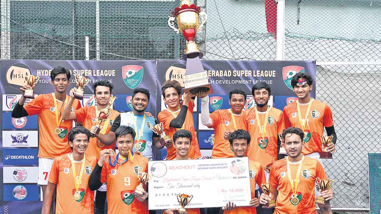 హైదరాబాద్‌ సూపర్‌ 8 లీగ్‌ విజేత క్లస్టర్స్‌