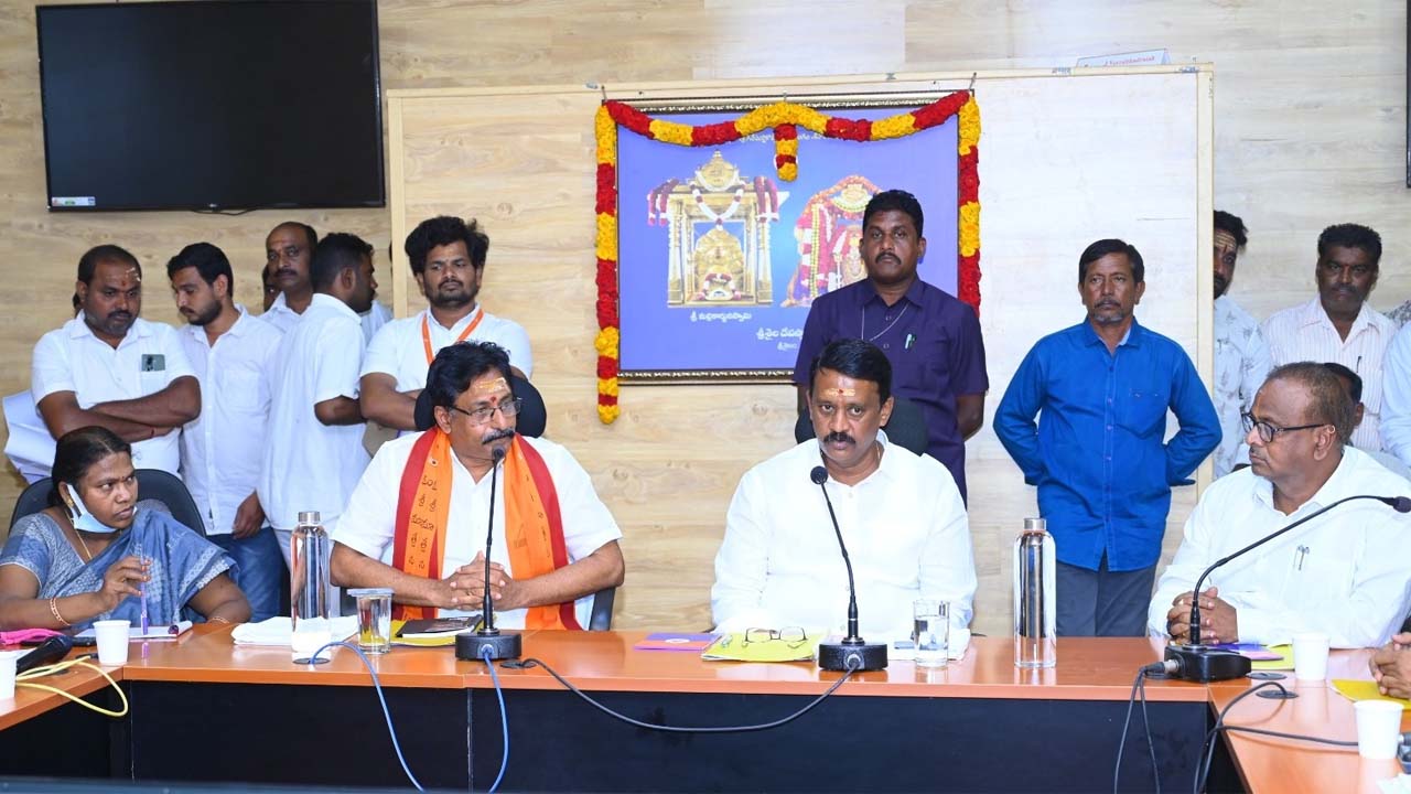 Srisailam | మల్లన్న దేవస్థానం సొమ్ము వృథా చేయొద్దు.. అధికారులతో ఎమ్మెల్యే