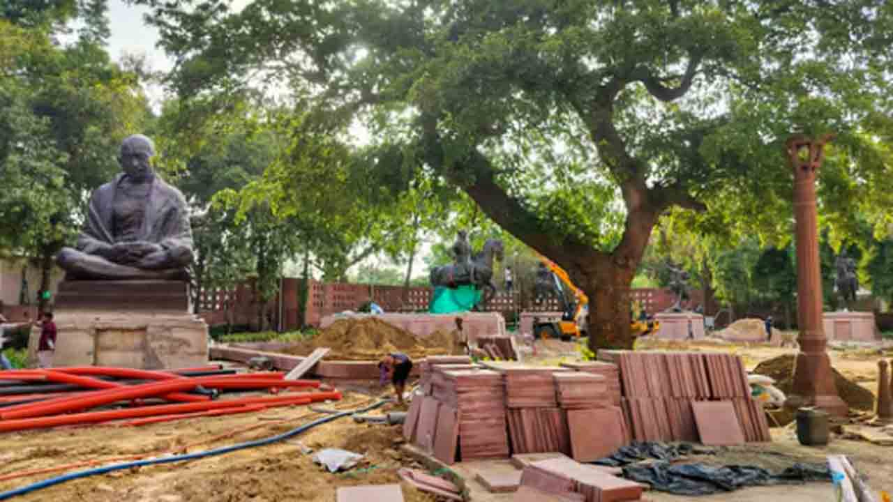Statues shifted in Parliament | పార్లమెంట్‌లోని గాంధీ, అంబేద్కర్‌, శివాజీ విగ్రహాల స్థానాల మార్పు..   కాంగ్రెస్‌ ఆగ్రహం