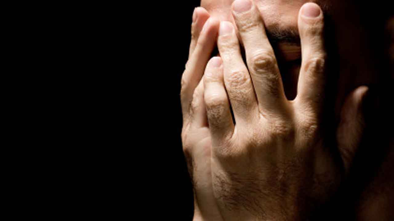 శానిటేషన్‌ వర్కర్‌ ఆత్మహత్యాయత్నం