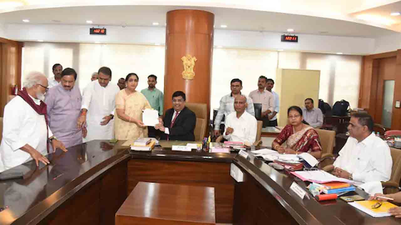 Sunetra Pawa | లోక్‌సభ ఎన్నికల్లో ఓటమి.. రాజ్యసభకు నామినేషన్‌ వేసిన సునేత్ర పవార్‌