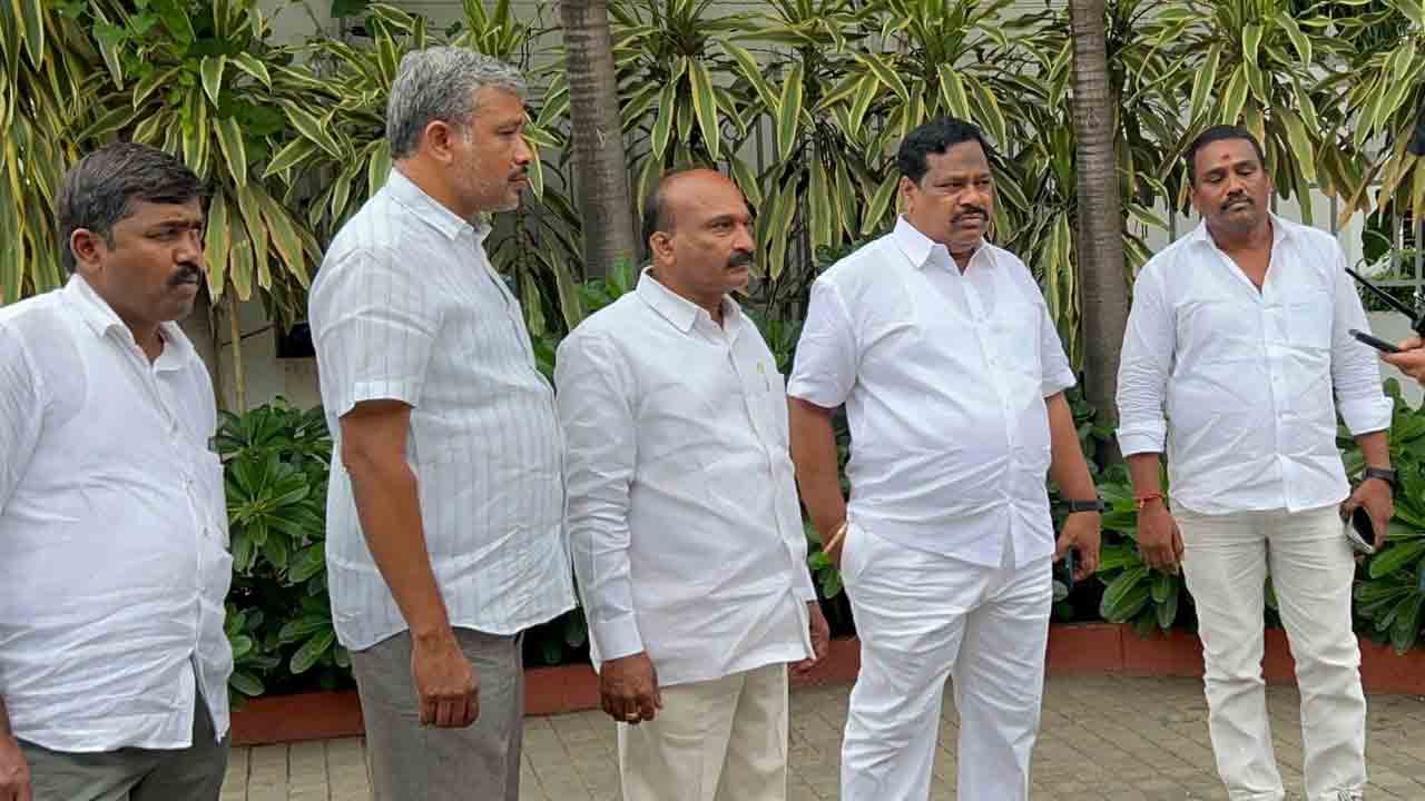 Sarpanch JAC | పెండింగ్‌ బిల్లులపై కాంగ్రెస్‌ సర్కార్‌ నిర్లక్ష్యం.. గవర్నర్‌ రాధాకృష్ణన్‌కు సర్పంచ్‌ల సంఘం వినతిపత్రం