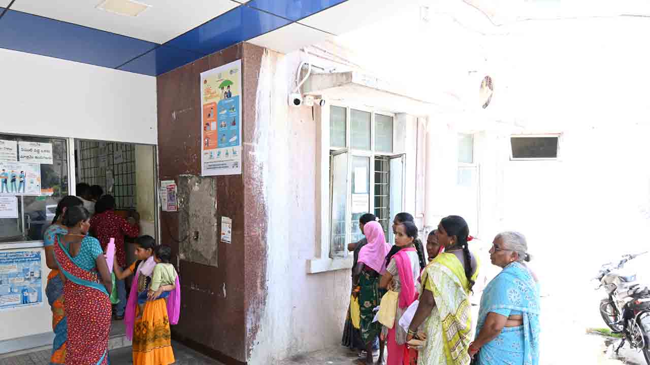 మసకబారుతున్న ప్రభుత్వ వైద్యం