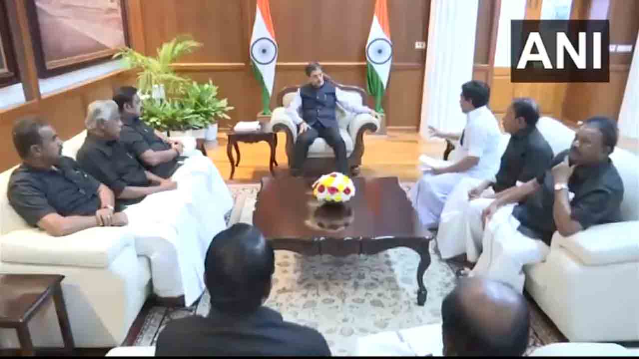 Hooch Tragedy | తమిళనాడు గవర్నర్‌ను కలిసిన ఏఐఏడీఎంకే ప్రతినిధి బృందం