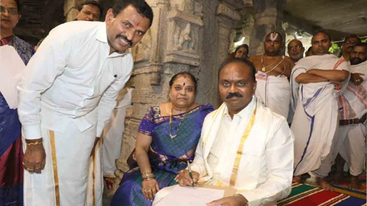 TTD EO | టీటీడీ ఈవోగా బాధ్యతలు స్వీకరించిన శ్యామలరావు