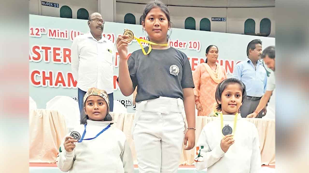 తనిష్కకు రజతం