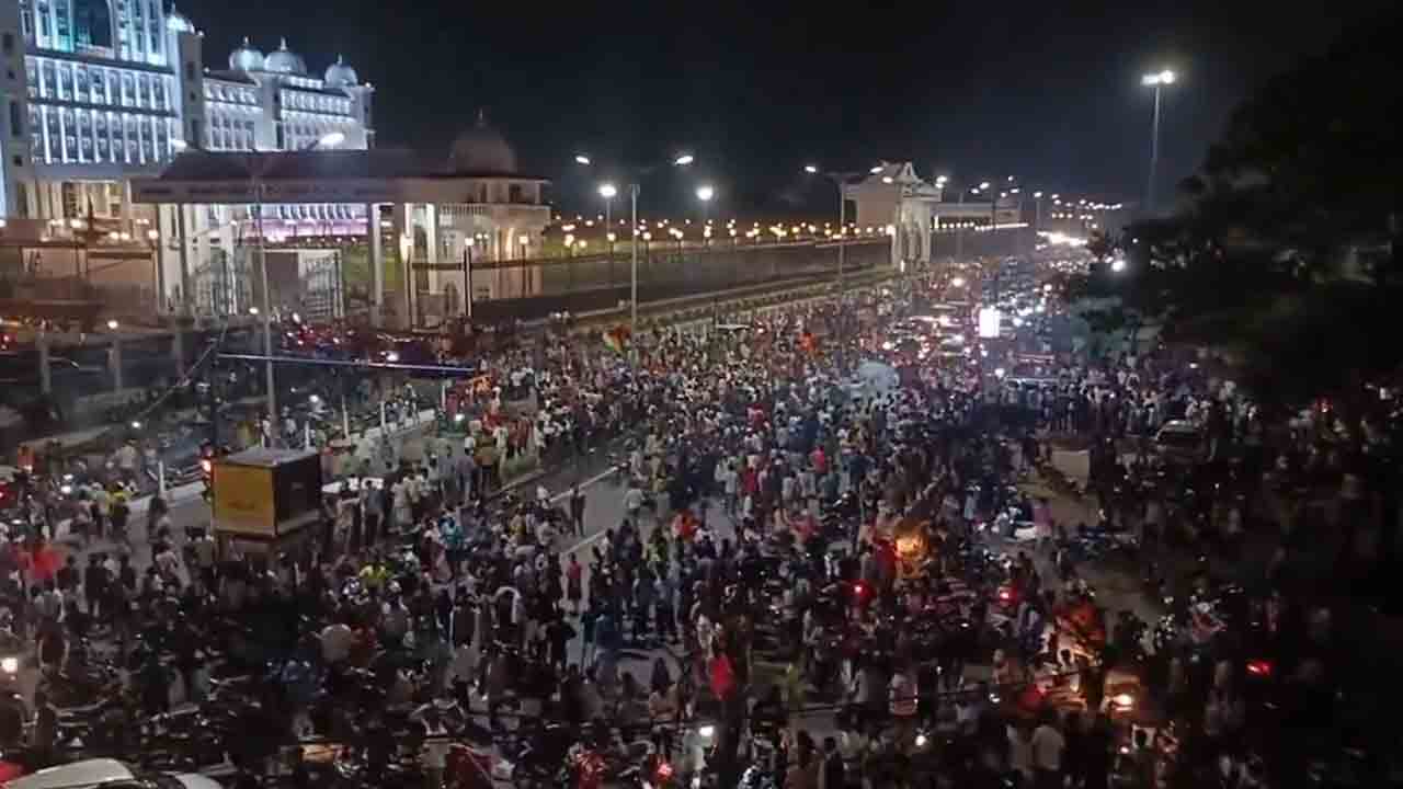 Telangana Secretariat | టీమ్​ఇండియా విక్టరీ.. తెలంగాణ సెక్రటేరియట్ ముందు అభిమానుల సంబరాలు