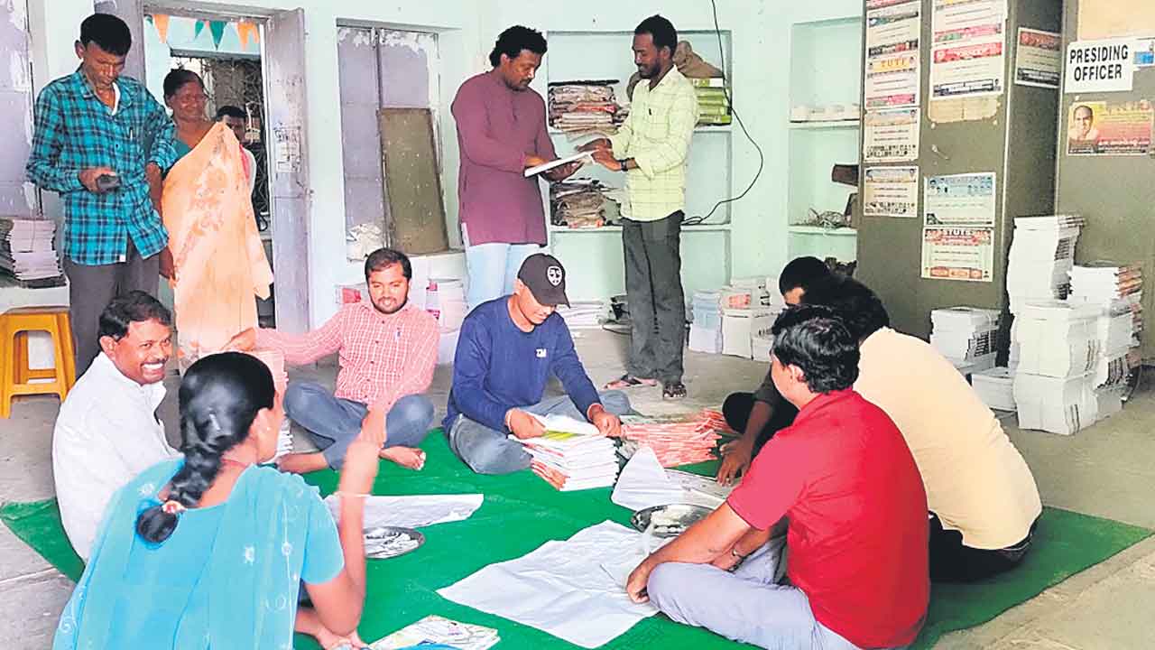 Text Books | చింపేయండి.. తిరిగివ్వండి.. అతికించండి.. పాఠ్యపుస్తకాలపై పూటకోరీతిన విద్యాశాఖ
