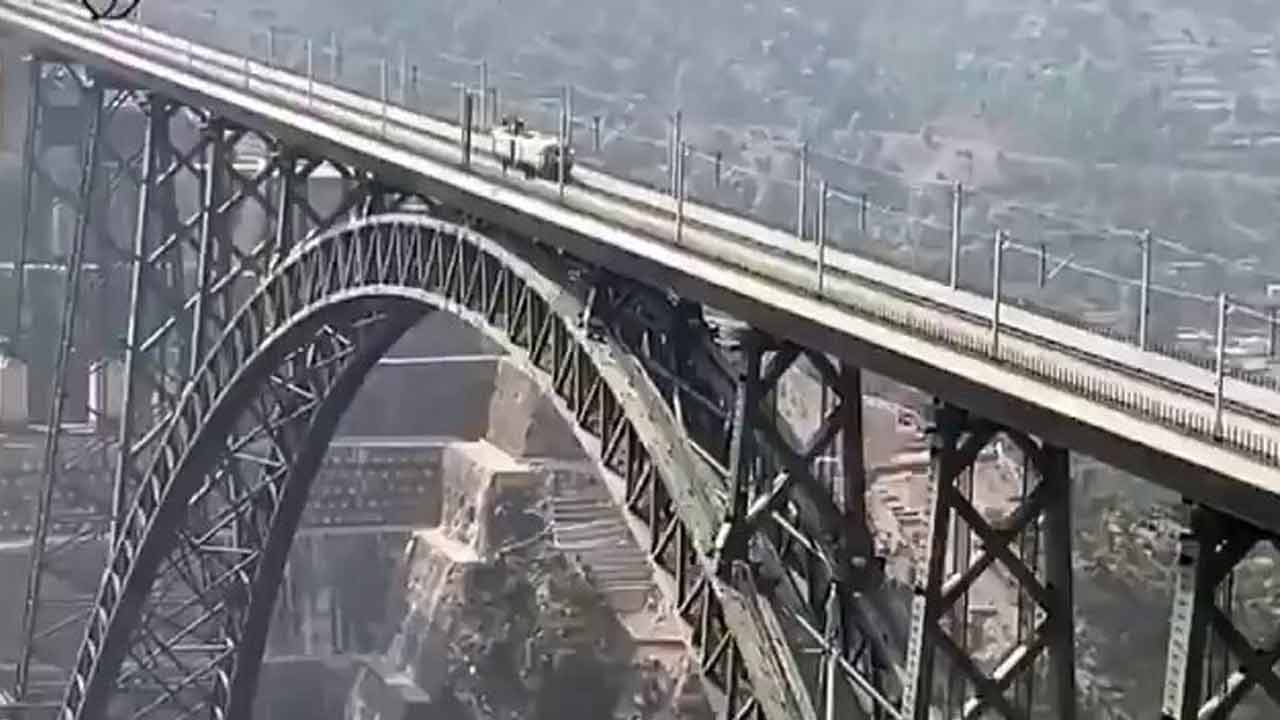 Chenab Rail Bridge | ఎత్తైన రైలు వంతెనపై ట్రయల్‌ రన్‌ సక్సెస్‌