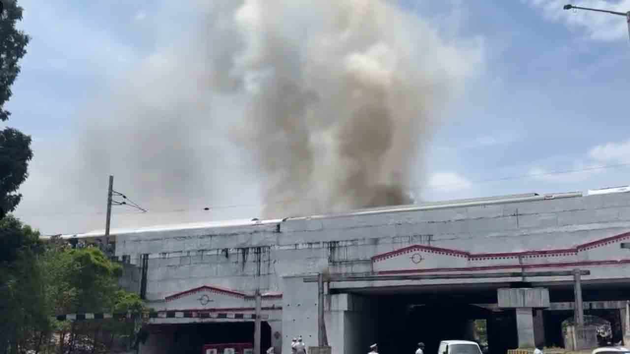 Fire Accident | సికింద్రాబాద్ రైల్వే స్టేషన్ సమీపంలో రైలులో చెలరేగిన మంటలు.. రెండు బోగీలు అగ్నికి ఆహుతి